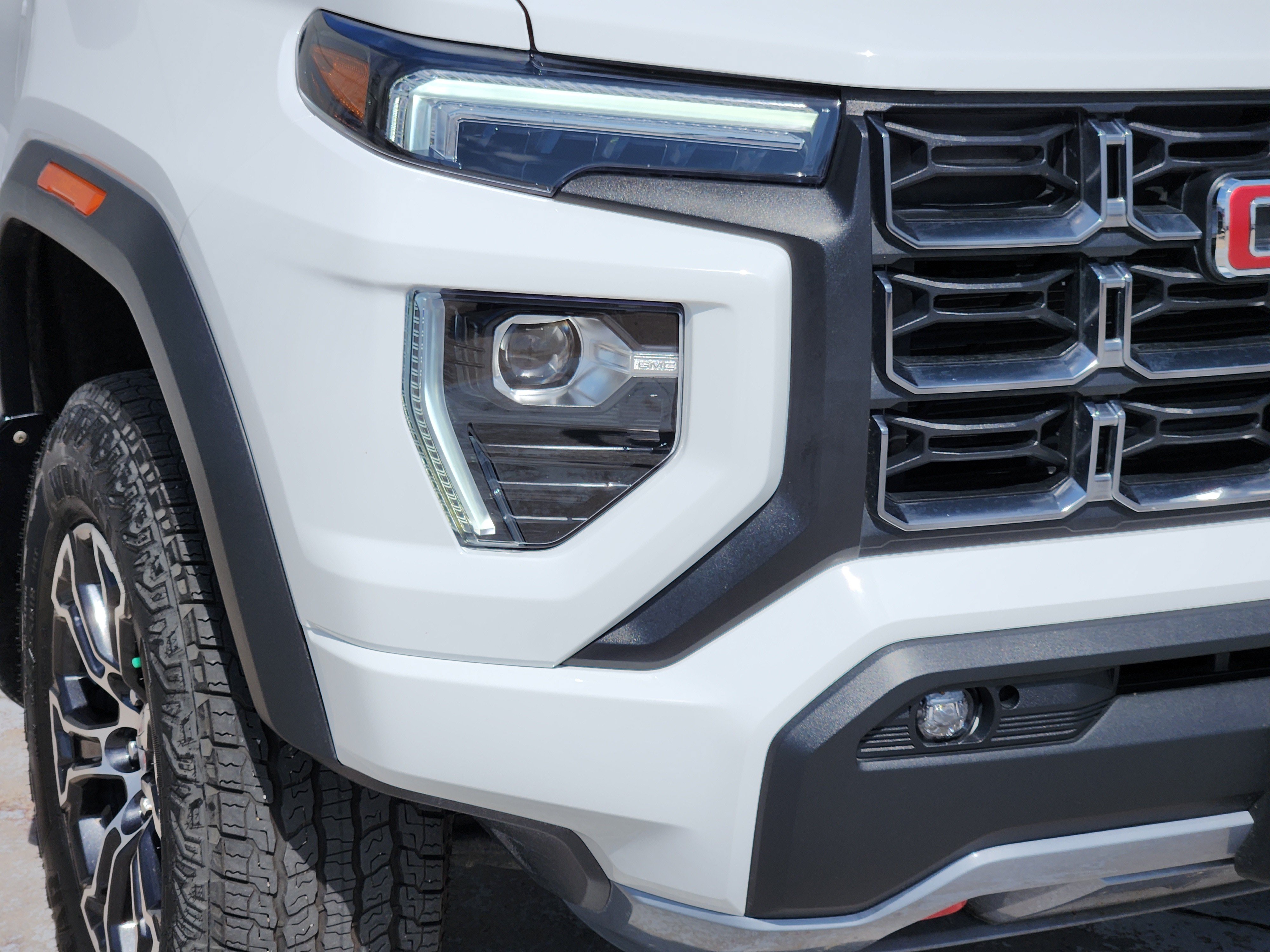 Used 2024 GMC Canyon AT4 w/ Canyon Safety Plus Package AWD/4WD image 10