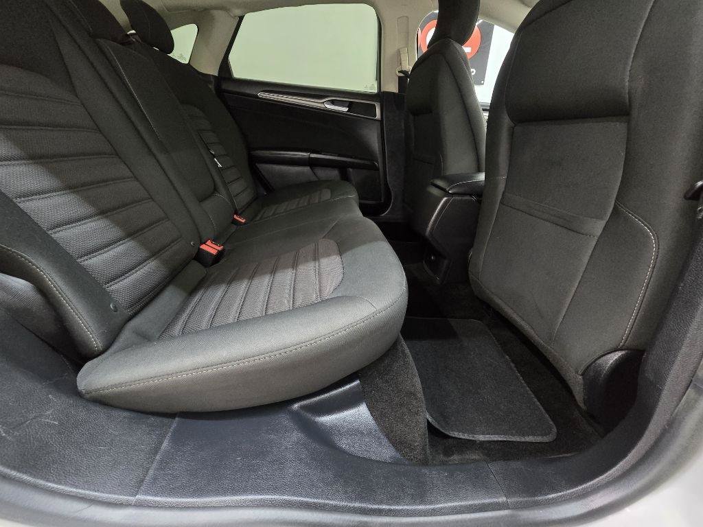 Used 2018 Ford Fusion SE FWD image 16