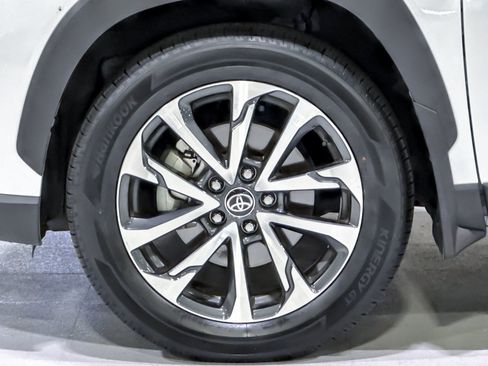 Used 2023 Toyota Corolla Cross XLE w/ Convenience Package FWD image 13