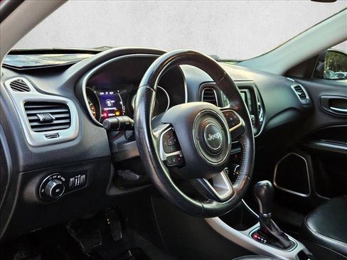Used 2018 Jeep Compass Latitude FWD image 8