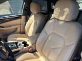 Certified 2024 Porsche Macan image 4