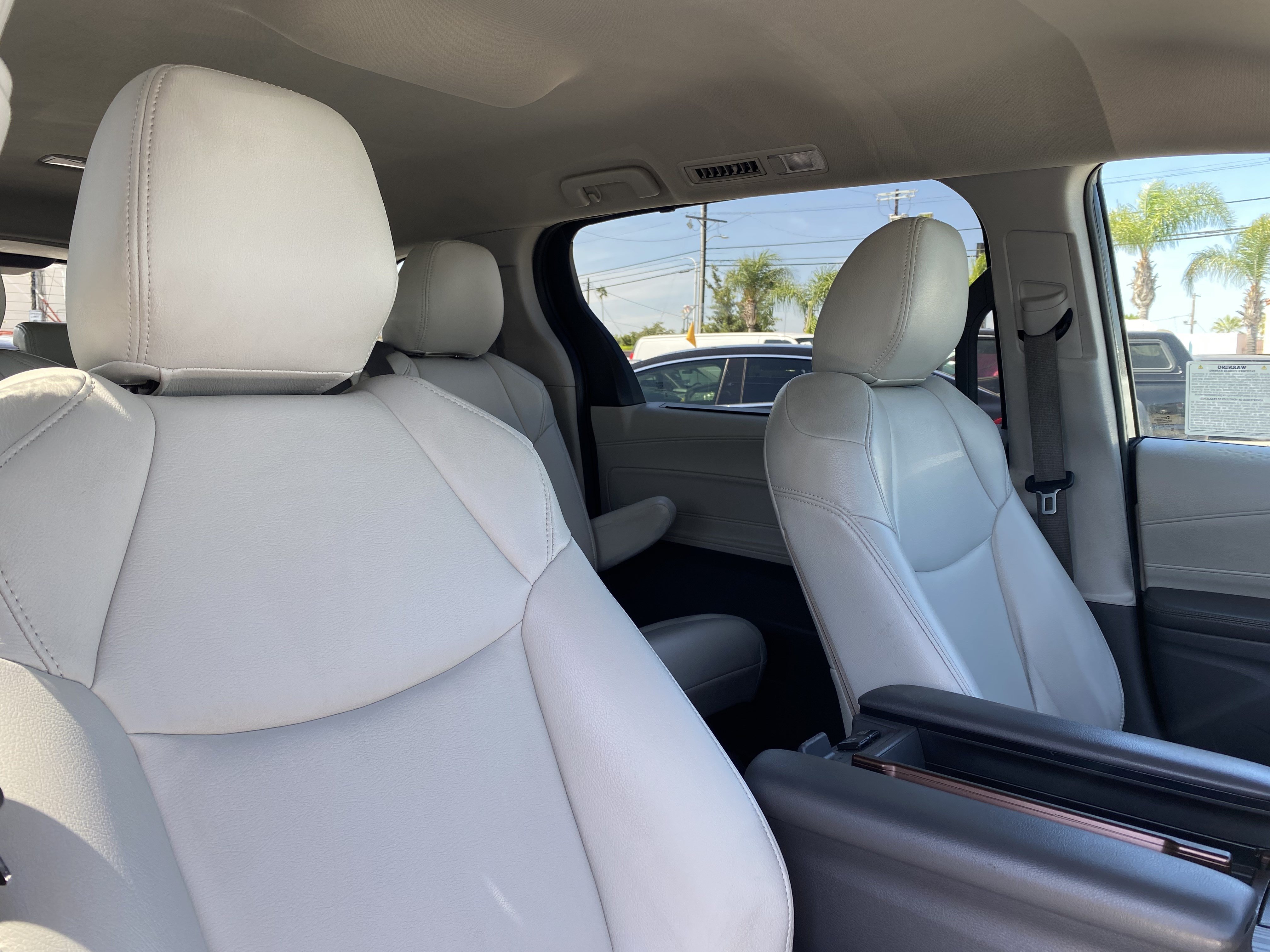 Used 2021 Toyota Sienna LE FWD image 29