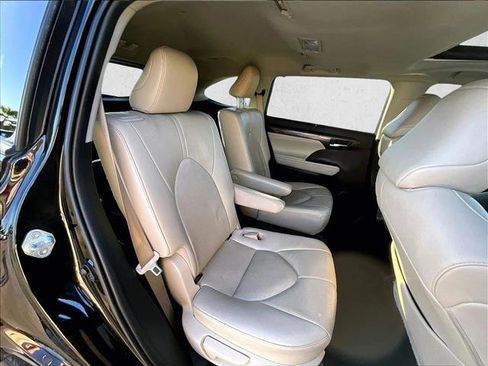 Used 2020 Toyota Highlander Limited image 27