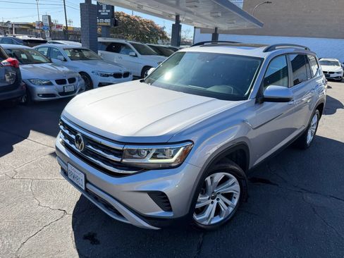 Used 2021 Volkswagen Atlas SE w/ Panoramic Sunroof Package FWD image 2