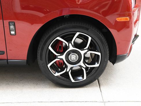 Used 2021 Rolls-Royce Cullinan Black Badge image 24