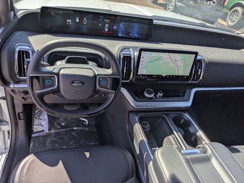 New 2025 Ford Expedition Platinum image 14