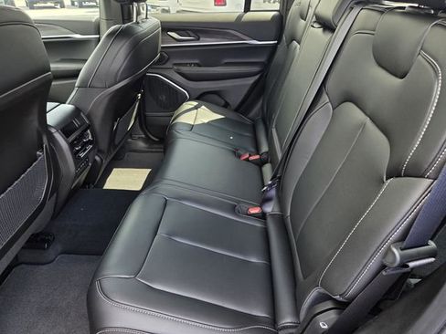 New 2026 Jeep Grand Cherokee Limited w/ Limited Altitude Package AWD/4WD image 25