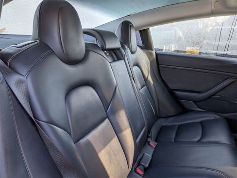 Used 2022 Tesla Model 3 Standard Range image 33