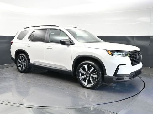 Certified 2025 Honda Pilot Sport image 3