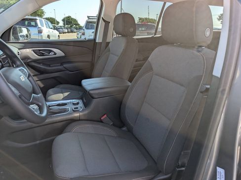 Used 2021 Chevrolet Traverse LS FWD image 26
