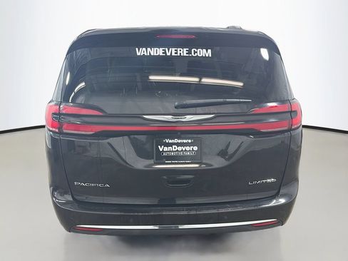 Used 2023 Chrysler Pacifica Limited FWD image 8