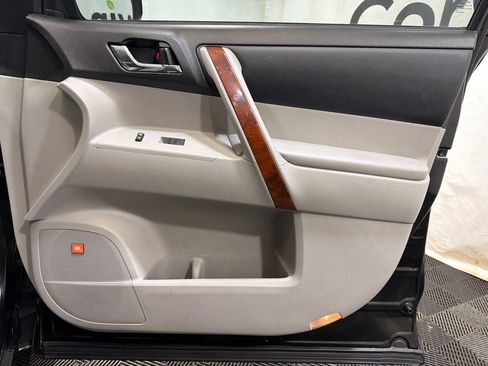 Used 2013 Toyota Highlander Limited AWD/4WD image 11