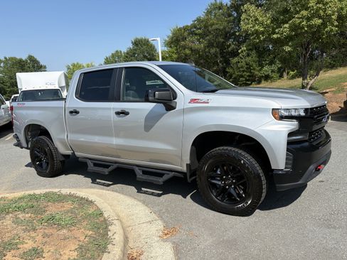 Used 2022 Chevrolet Silverado 1500 LT Trail Boss w/ LPO, Dark Essentials Package AWD/4WD image 5