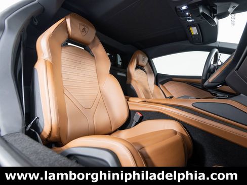 Used 2024 Lamborghini Revuelto image 33