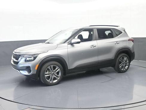 Used 2021 Kia Seltos S FWD image 2
