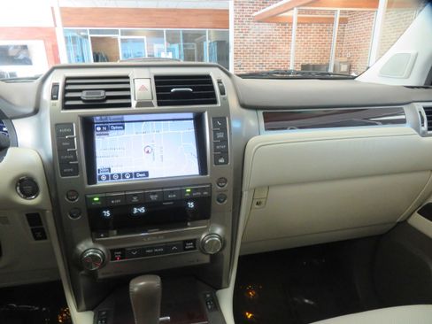 Used 2014 Lexus GX 460 w/ Premium Package image 37