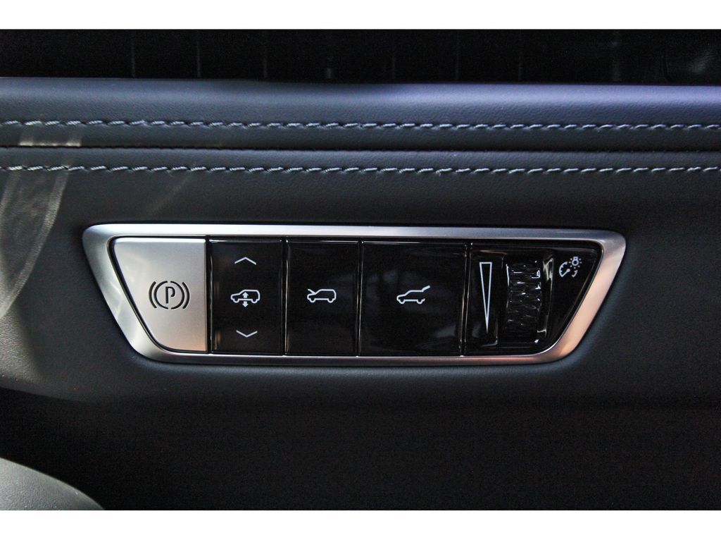 New 2026 Cadillac Escalade IQ Sport 2 w/ LPO, ONYX Package AWD/4WD image 15