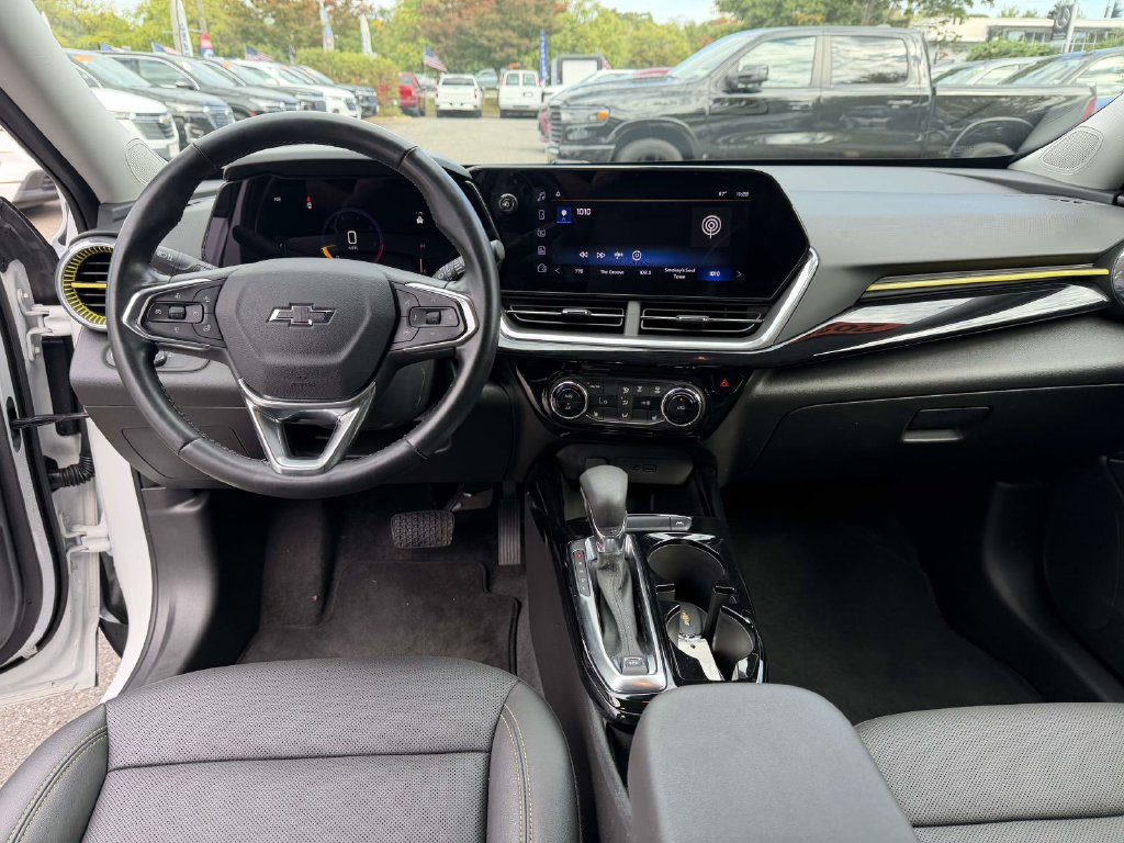 Used 2025 Chevrolet Trax ACTIV w/ Driver Confidence Package FWD image 22
