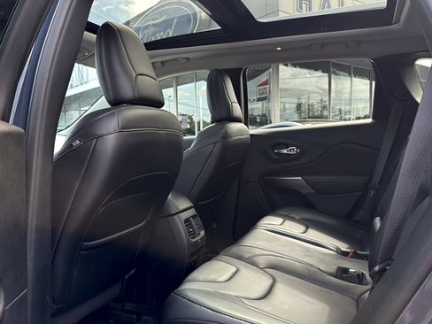 Used 2019 Jeep Cherokee Limited AWD/4WD image 9