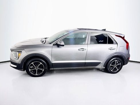 Used 2024 Kia Niro LX image 1
