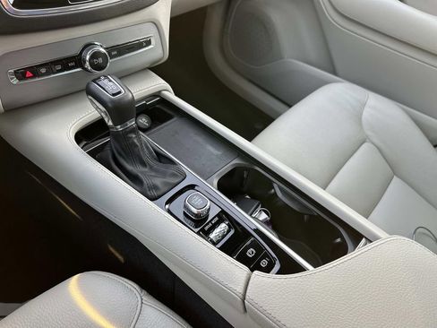 Used 2021 Volvo XC90 T5 Momentum image 33