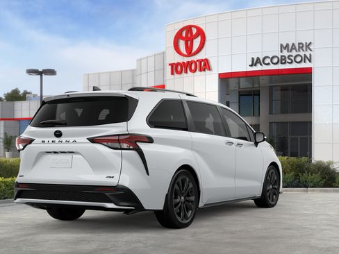 New 2026 Toyota Sienna XSE FWD image 9