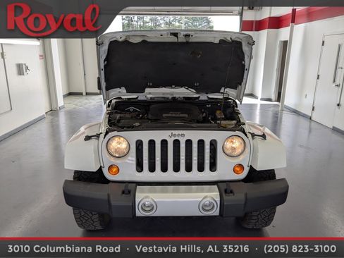 Used 2013 Jeep Wrangler Unlimited Sahara image 25