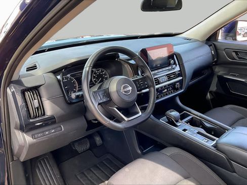 Used 2025 Nissan Pathfinder SV FWD image 16
