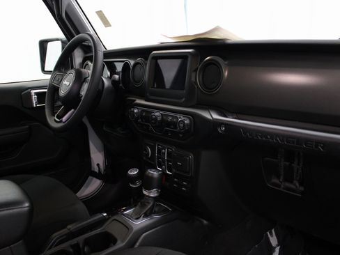 Used 2023 Jeep Wrangler Unlimited image 25