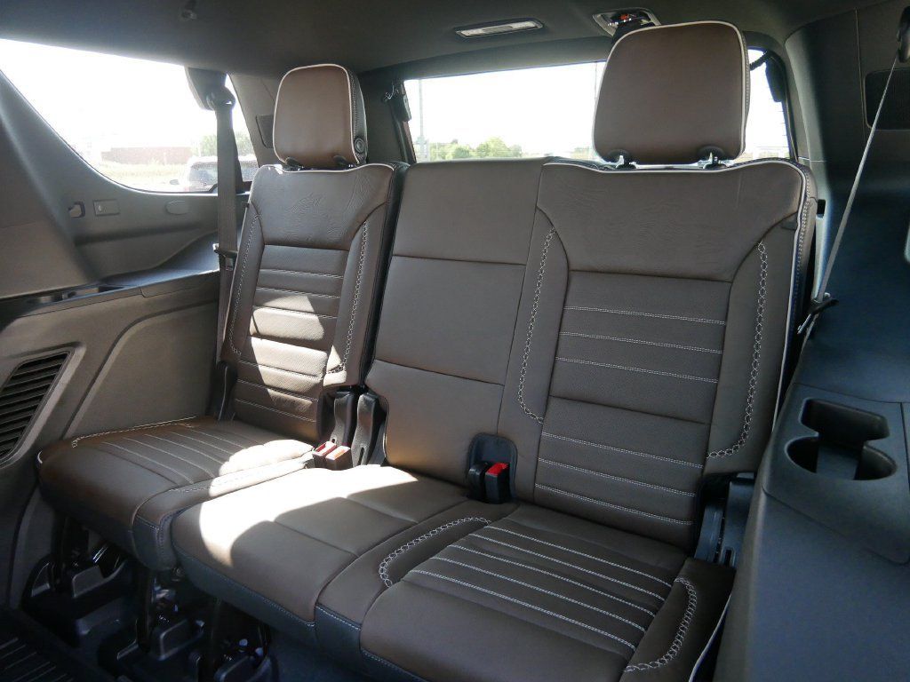 New 2026 GMC Yukon Denali Ultimate w/ LPO, Floor Liner Package AWD/4WD image 7