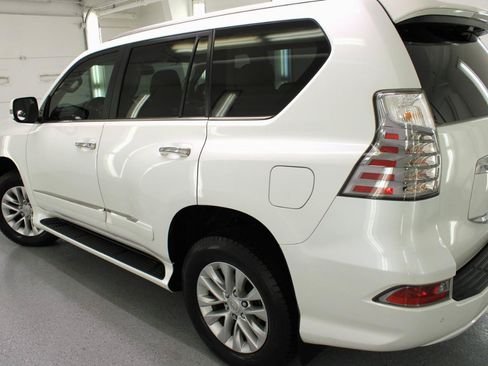 Used 2016 Lexus GX 460 w/ Premium Package AWD/4WD image 16