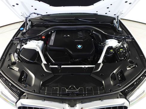 Used 2022 BMW 530i w/ Convenience Package image 6