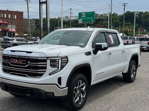 Used 2022 GMC Sierra 1500 SLT w/ SLT Convenience Package AWD/4WD image 2