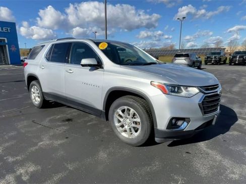 Used 2018 Chevrolet Traverse LT image 2