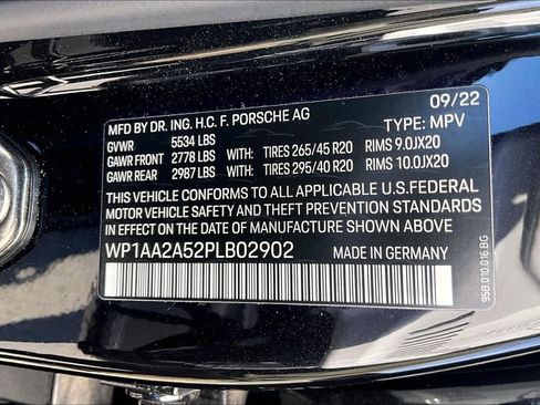 Used 2023 Porsche Macan Turbo image 19