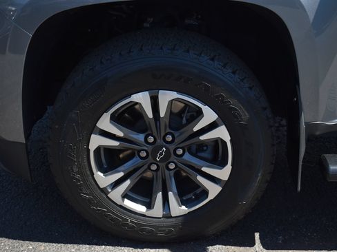 Used 2022 Chevrolet Colorado Z71 AWD/4WD image 9