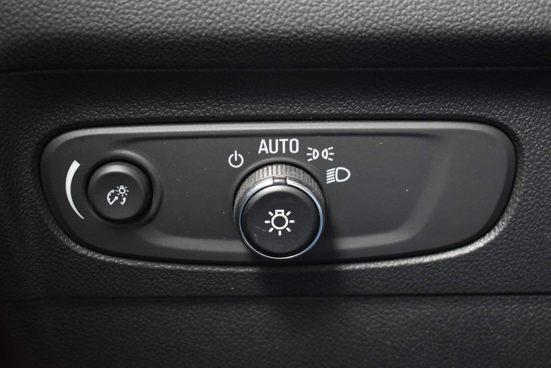 Used 2023 Buick Envision Essence AWD/4WD image 18