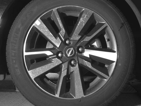 Used 2025 Nissan Versa SV image 13