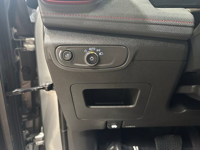 Used 2025 Chevrolet TrailBlazer RS w/ Convenience Package AWD/4WD image 16