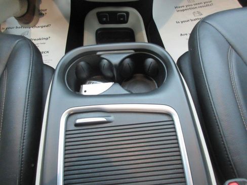 Used 2019 Chrysler Pacifica Touring-L Plus w/ Advanced Safetytec Group image 25