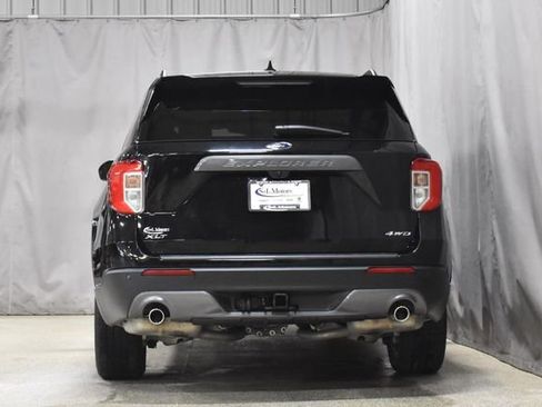 Used 2022 Ford Explorer XLT w/ Equipment Group 202A image 8
