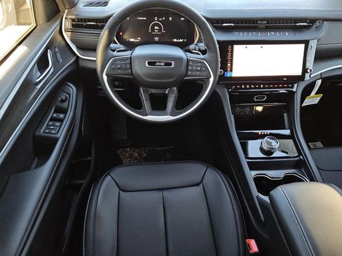 New 2026 Jeep Grand Cherokee Limited RWD image 19