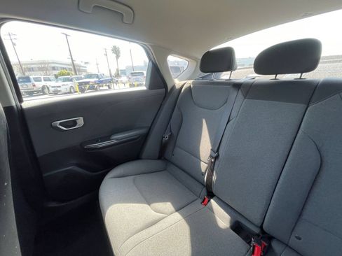 Used 2025 Kia K4 FWD image 40