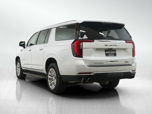 Used 2025 GMC Yukon XL Denali AWD/4WD image 3