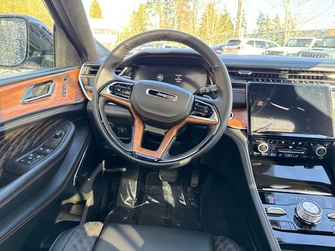 New 2025 Jeep Grand Cherokee L Summit image 18