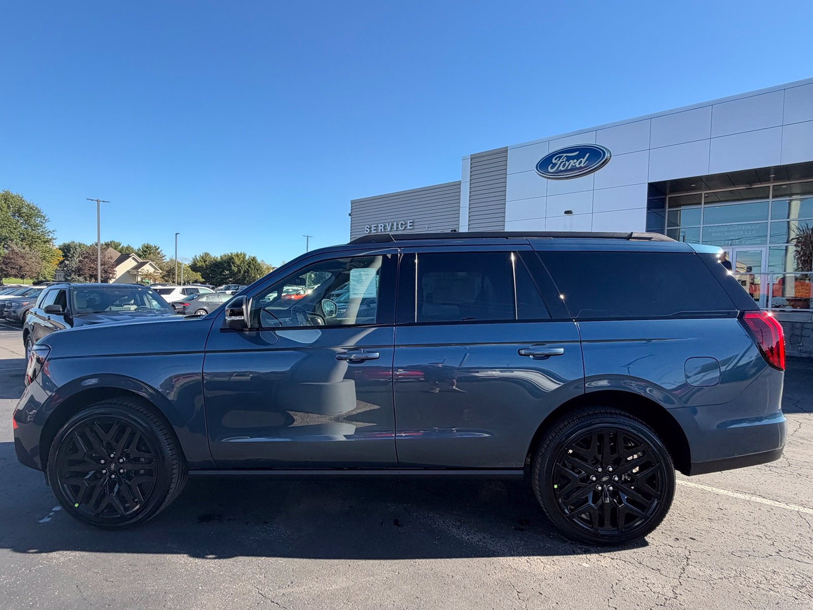 New 2027 Ford Expedition Platinum w/ Stealth Performance Package AWD/4WD image 2