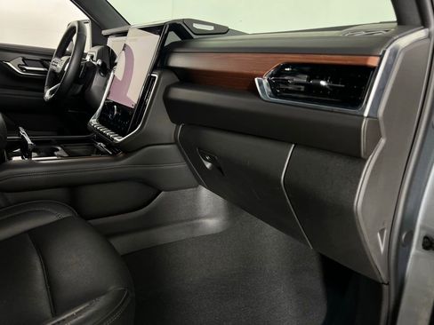 Used 2025 GMC Yukon Denali image 34