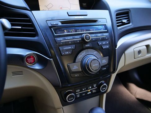 Used 2013 Acura ILX w/ Technology Package image 6