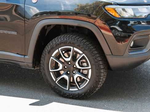 Used 2024 Jeep Compass Trailhawk AWD/4WD image 4