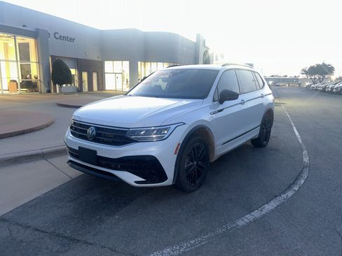 Used 2022 Volkswagen Tiguan SE R-Line image 7